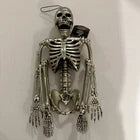 Esqueleto Posable Hyde & EEK! Halloween 22 pulgadas, detalle espeluznante